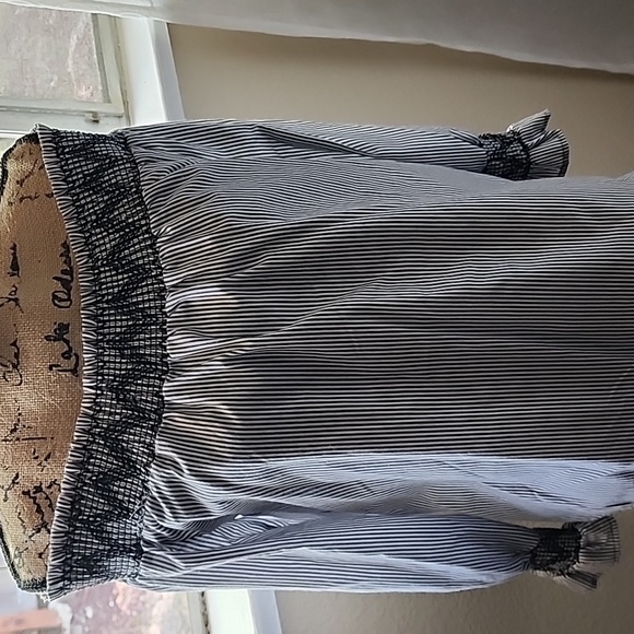 Very cute off the shoulders blouse - Picture 3 of 3